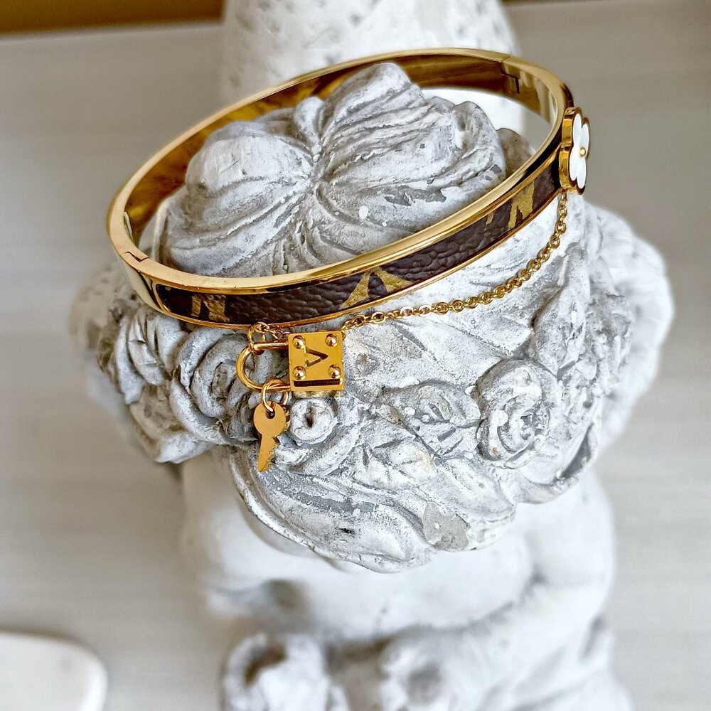 NEW! TITANIUM Stainless STEEL LEATHER CLOVER BRACELET